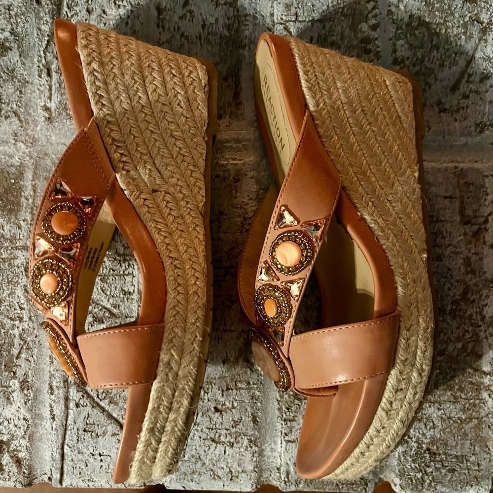 REACTION KENNETH COLE, Espadrille Wedges, size 6.5, Coral Pink - Picture 4 of 7